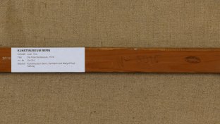 Detail of the verso of Juan Gris’ 1914 The Bottle of Banyuls, showing the Galerie Simon inventory number “5025” inscribed directly on the central stretcher bar