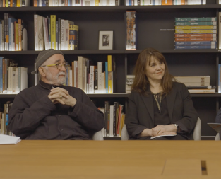 Capture d'écran issue de la captation vidéo de la conversation du 25 mars 2025 au centre d'études Picasso avec Pascal Convert, Georges Didi-Huberman et Cécile Debray 